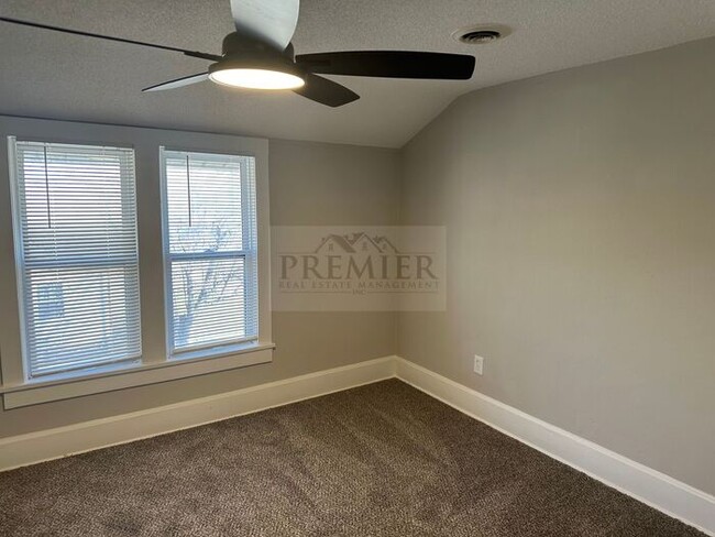 Building Photo - 304 E Monroe St Buckner MO 64016 - 4 bed/ ...