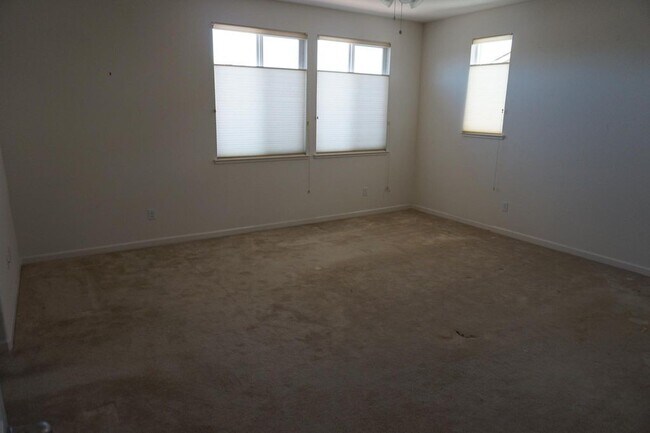 Building Photo - South Meadows Home