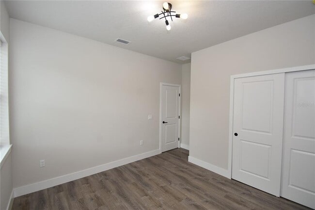 Building Photo - 20 Uniondale Pl