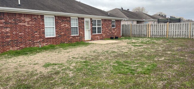 Building Photo - Cozy home in a convenient location.