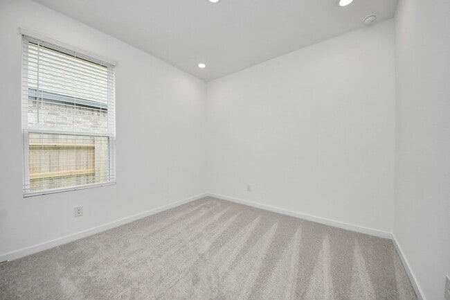 Building Photo - 1062 Blue Stone Dr