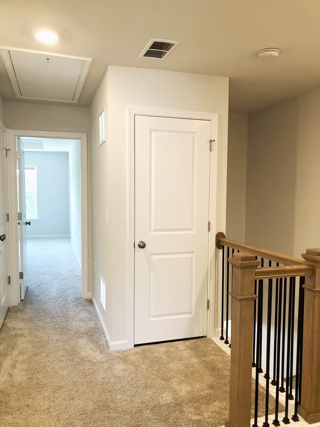 Building Photo - 825 Falls Grove Trl