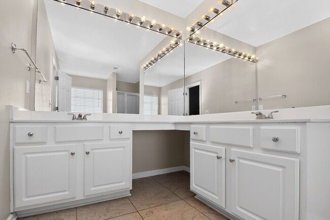 Building Photo - Beautiful 3BD/2.5BA Home in the Edinburgh Community of Ballantyne!