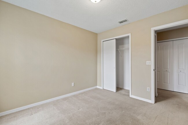 Building Photo - Move-in Special. Beautiful First floor con...