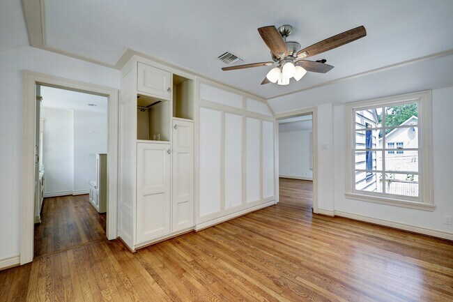 Building Photo - 3020 San Felipe St