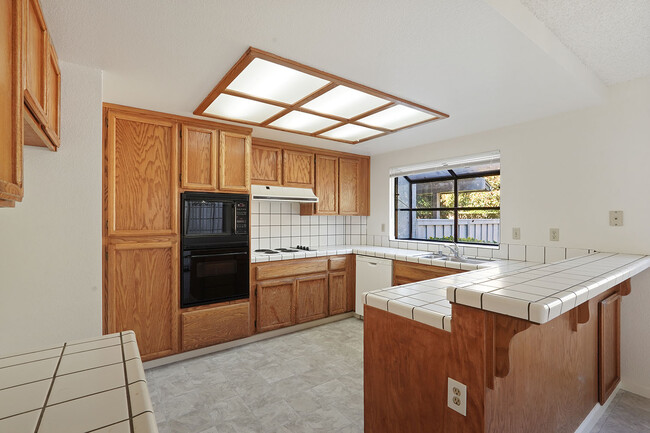 Building Photo - 566 La Corso Dr