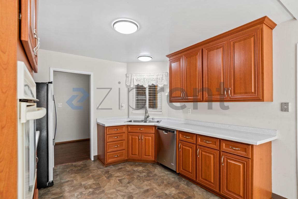 Building Photo - Unit