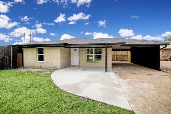 Building Photo - 8817 Emmott Rd