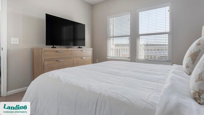 Building Photo - 915 Brentmoor Dr