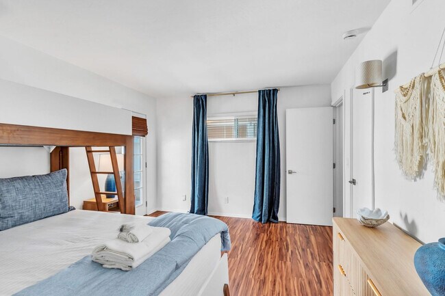 Building Photo - 4585 Saratoga Ave