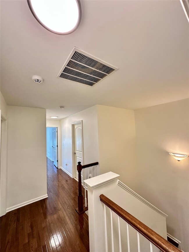 Building Photo - 127 Meadow View Dr