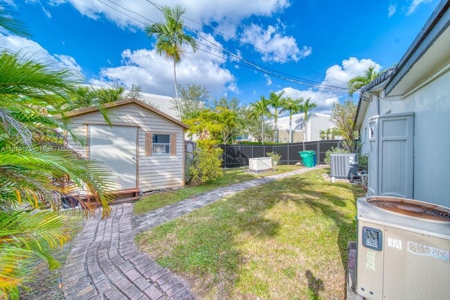 Building Photo - 10520 SW 46th Terrace