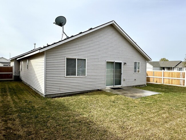 Building Photo - Welcome to Your New Home in West Pasco!
