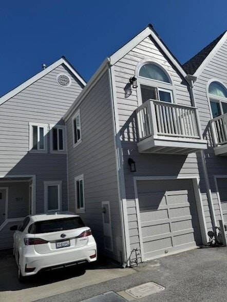 Building Photo - 511 N San Mateo Dr