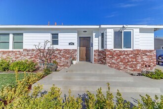 Building Photo - 11692 Medina Dr