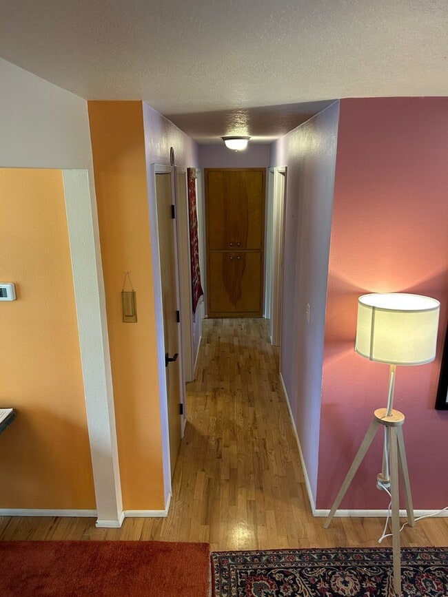 Building Photo - 3 Bedroom single level home w/garage AND free landscaping