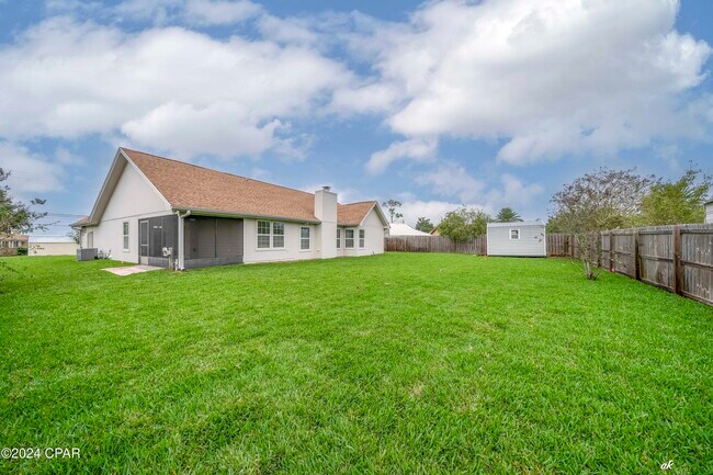 Building Photo - 305 S Star Ave