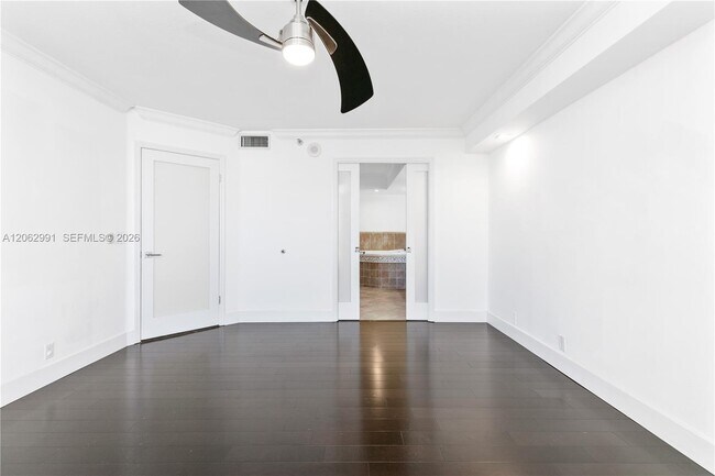 Building Photo - 3500 Mystic Pointe Dr