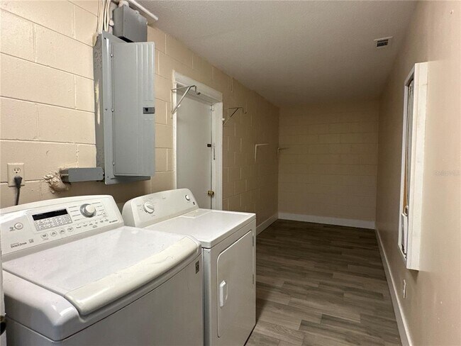 Building Photo - 5508 Turkey Lake Rd