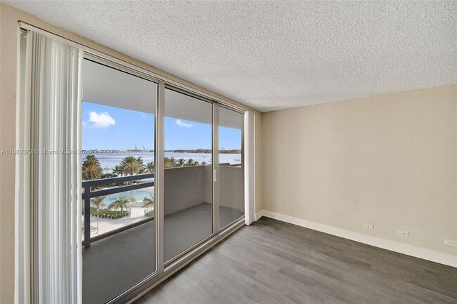 Building Photo - 1500 Bay Rd