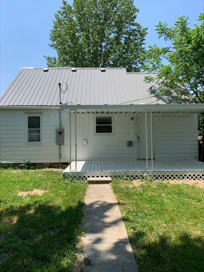 Building Photo - 3110 S Pershing Dr