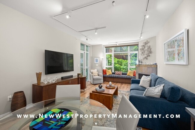 Building Photo - Super Spacious Cortez Hill 2-Bedroom at Discovery! Small Pet Ok!