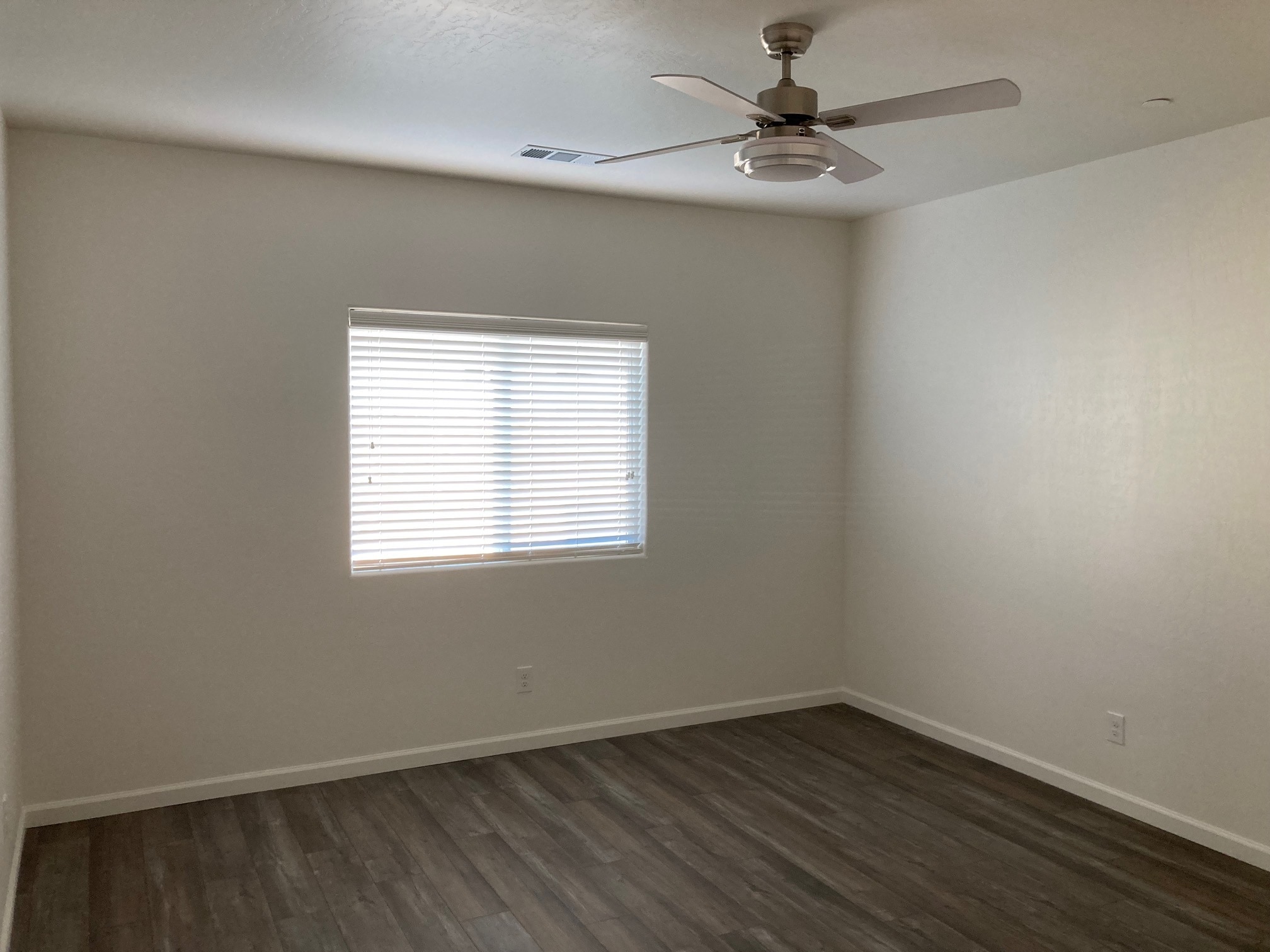 Master bedroom - 3928 S Burke St