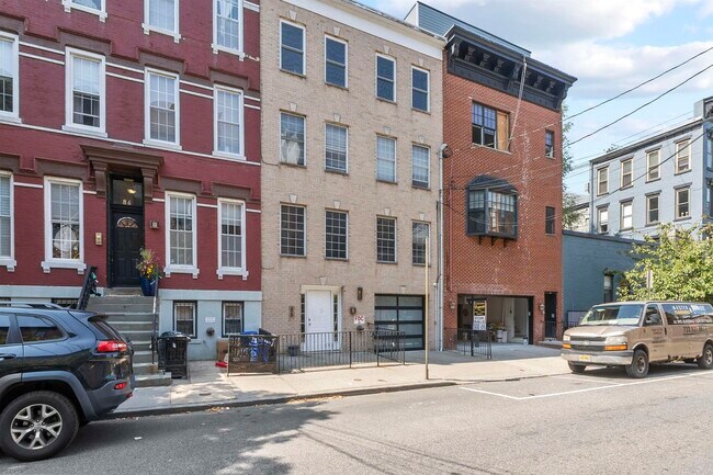 Building Photo - 88 Monroe St