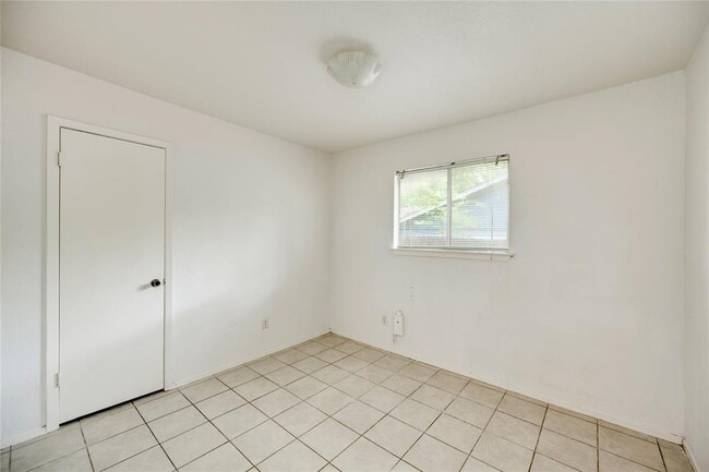 Building Photo - 5208 Bogey Ct