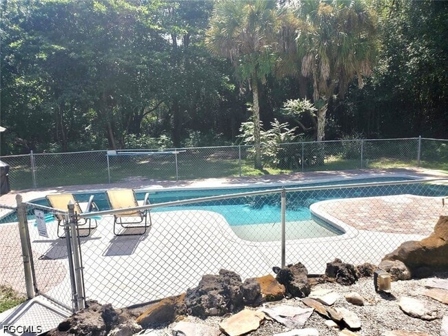 Building Photo - 740 19th St SW