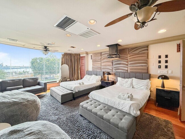 Building Photo - 602 S Front St