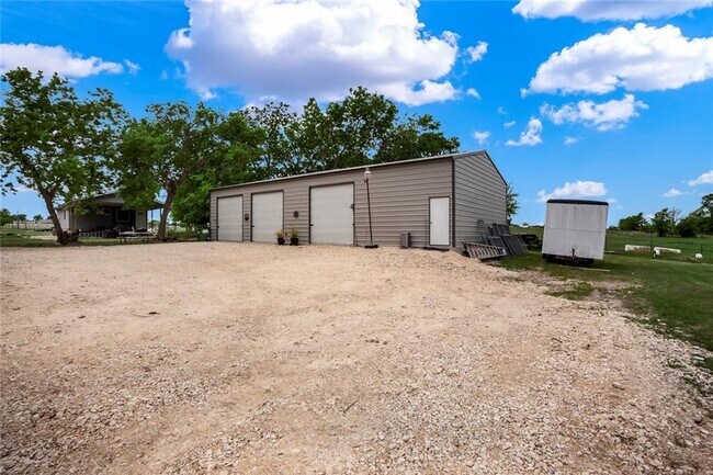 Building Photo - 2201 Cr 320