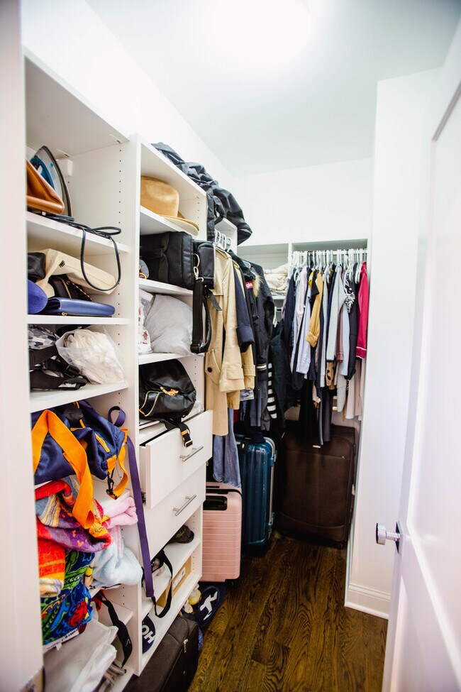 Building Photo - 843 W Fletcher St