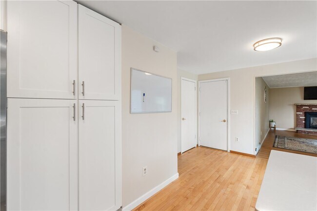 Building Photo - 20 Paddington Dr