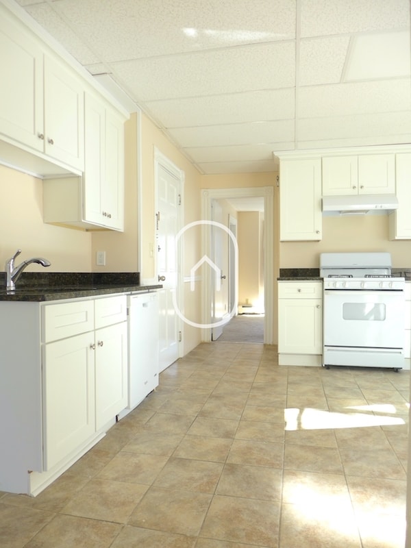 Building Photo - 34 Pontiac St