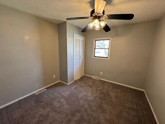 Building Photo - 3 bedroom 2 bath home in Bettendorf