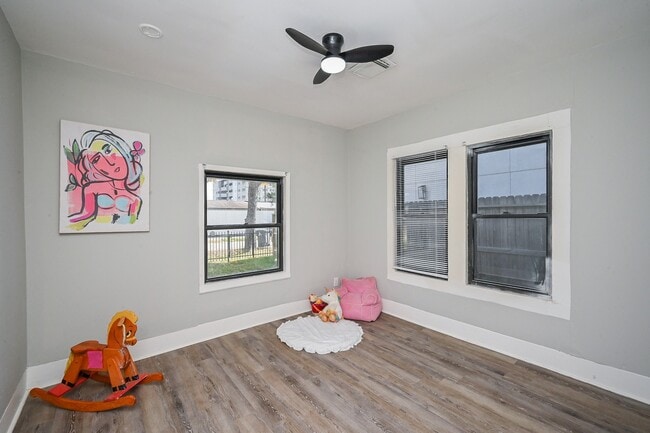 Building Photo - 1507 Laird St