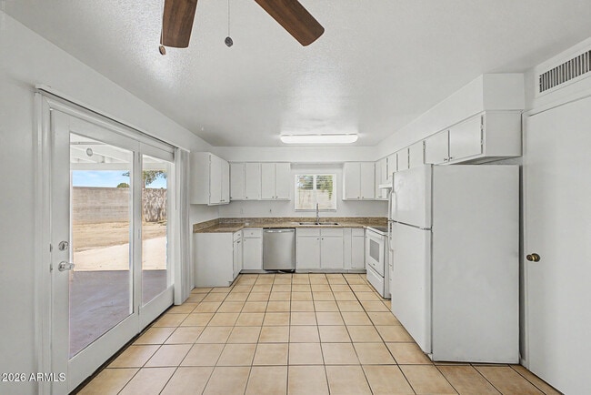Building Photo - 7014 W Palo Verde Dr