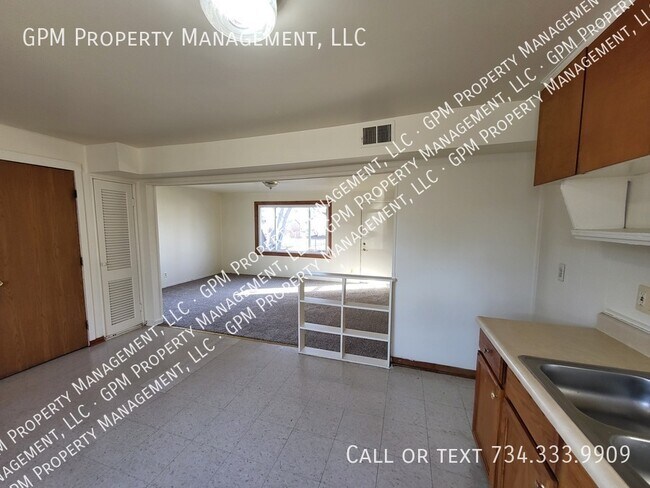 Building Photo - 2210 Delton Ct