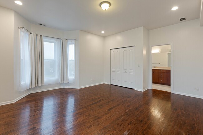 Building Photo - 4800 S St Lawrence Ave