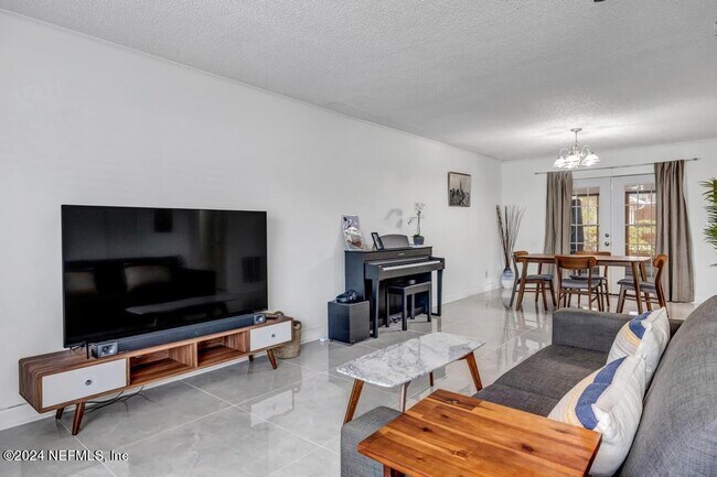 Building Photo - 695-A1A Jimmy Buffett Mem Hwy