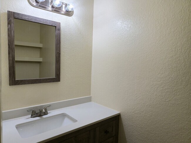 Building Photo - Chapel Road Area Duplex