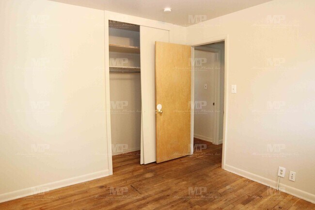 Building Photo - 609 W Prospect Rd