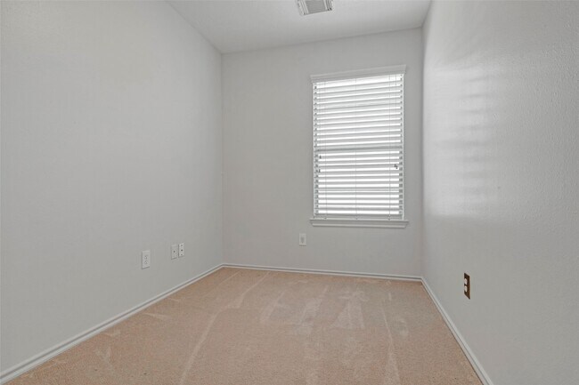 Building Photo - 218 Blushwood Pl