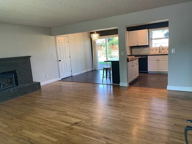Building Photo - Beautiful ranch style starter home