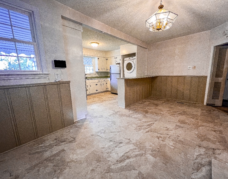 Building Photo - 715 E 58th St