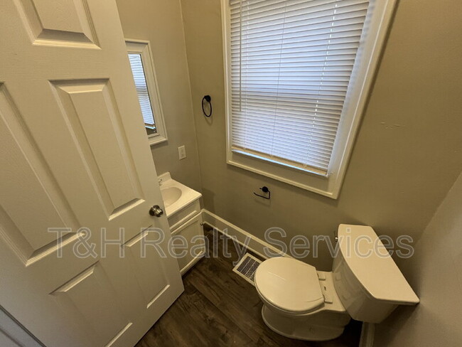 Building Photo - 23 S Spencer Ave