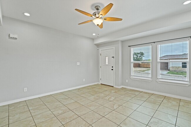 Building Photo - 1013 Tesoro Run