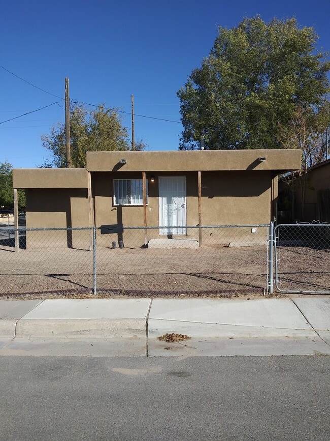 Primary Photo - Renovated super cute 2 bedroom home