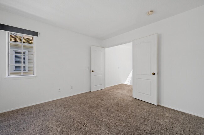 Building Photo - 620 Holbrook Ct